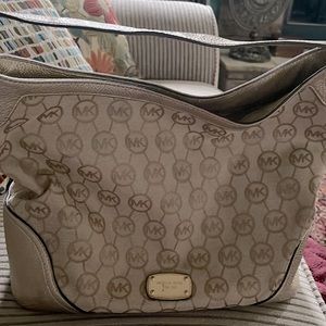 Michael Kors Gold Pocketbook